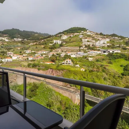 Guestready - Madeiran Mountain View With Pool * 산타 크루즈