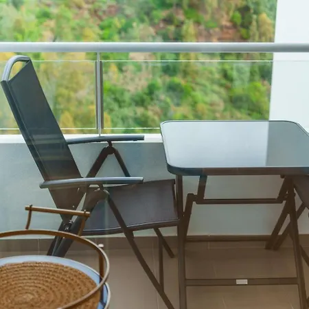 Guestready - Madeiran Mountain View With Pool דירה *