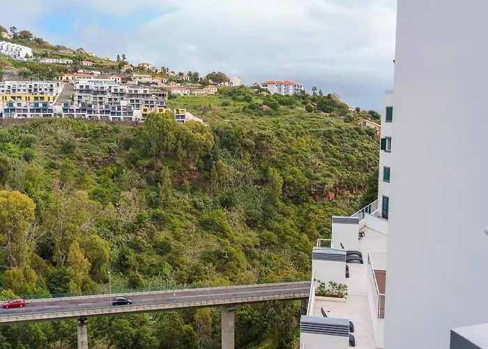 Guestready - Madeiran Mountain View With Pool 아파트